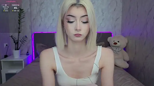 kittysocutie online show from May 24, 12:10 am