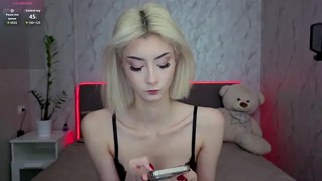 kittysocutie online show from May 14, 12:07 am