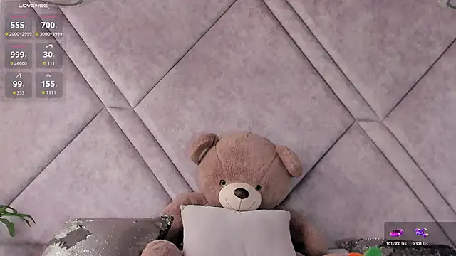 Snapshot of Amora_96 chatting on April 9, 1:28 pm Amora 96 online show from April 9, 1:28 pm