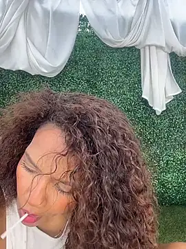 CurlyOopsieXXX online show from July 2, 9:21 pm
