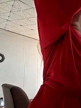 laurabassii online show from April 2, 9:54 pm