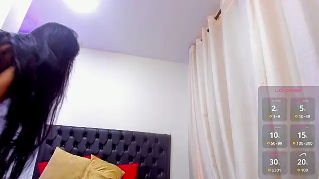 Snapshot of giana_gill chatting on May 28, 11:27 am giana gill online show from May 28, 11:27 am