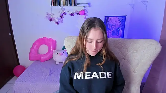 leyla miller  online show from March 28, 3:13 pm