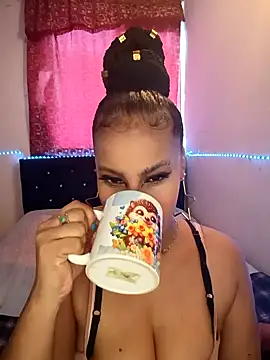 KAYLA 48  online show from April 4, 10:05 pm