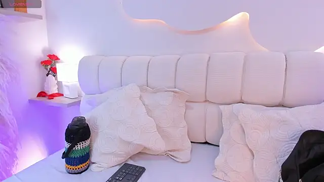 melanieklaus2 online show from April 18, 3:53 am