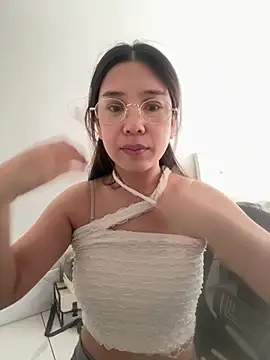 caomeibobo online show from March 25, 6:24 am