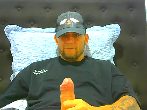 Snapshot of altenori chatting on May 15, 1:14 am altenori online show from May 15, 1:14 am