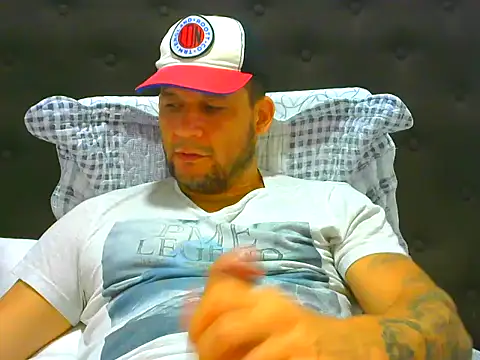 Snapshot of altenori chatting on May 22, 11:25 pm altenori online show from May 22, 11:25 pm