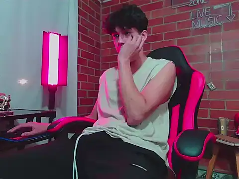 Kurtt   online show from April 12, 2:15 am