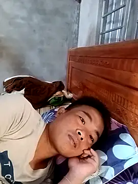 boy-pho- online show from March 29, 1:51 am