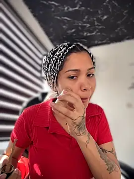 Laila LS online show from April 10, 1:40 pm