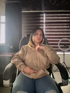 Laila LS online show from March 18, 1:35 pm