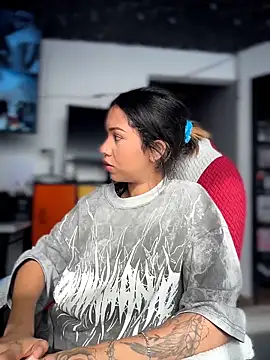 Laila LS online show from April 7, 1:24 pm