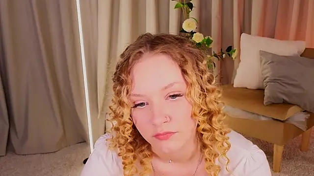 Snapshot of StaceyyJones chatting on May 14, 9:39 am StaceyyJones online show from May 14, 9:39 am