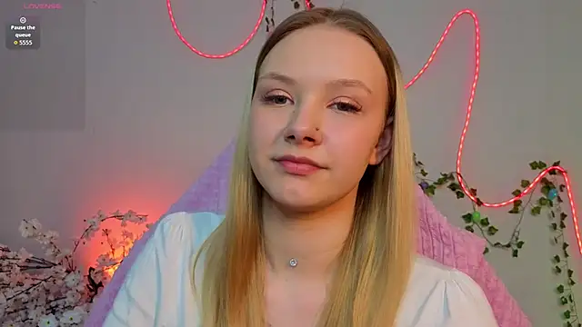 StaceyyJones online show from April 3, 10:43 am