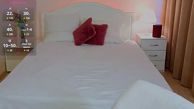 Snapshot of StaceyyJones chatting on June 4, 9:14 am StaceyyJones online show from June 4, 9:14 am