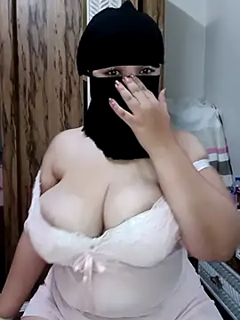 Snapshot of queen_lily chatting on July 13, 6:40 pm queen lily online show from July 13, 6:40 pm