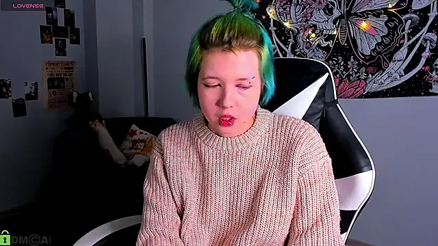 LittleKittenStar online show from April 19, 2:56 am
