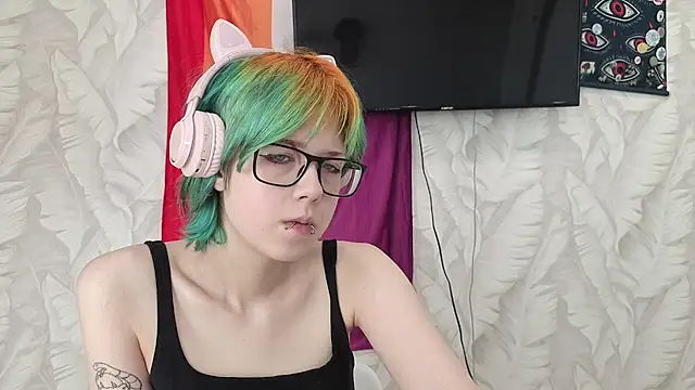 LittleKittenStar online show from June 7, 12:43 pm