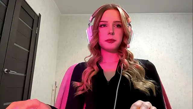 hikkiii online show from March 18, 3:24 pm