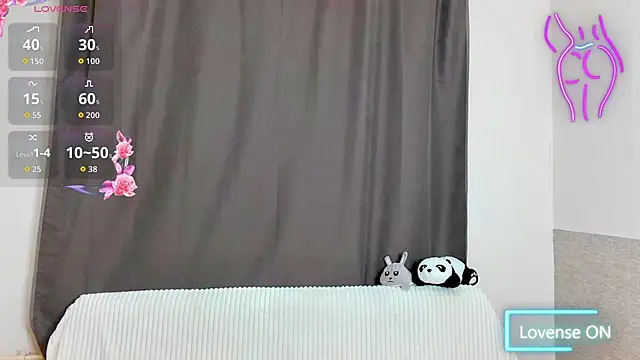 Snapshot of Emily_Nelsonn chatting on April 4, 4:02 pm Emily Nelsonn online show from April 4, 4:02 pm