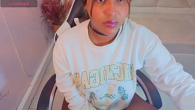naomitp online show from May 28, 12:33 pm