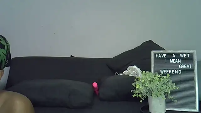CurvySnowflakes online show from April 24, 8:44 pm