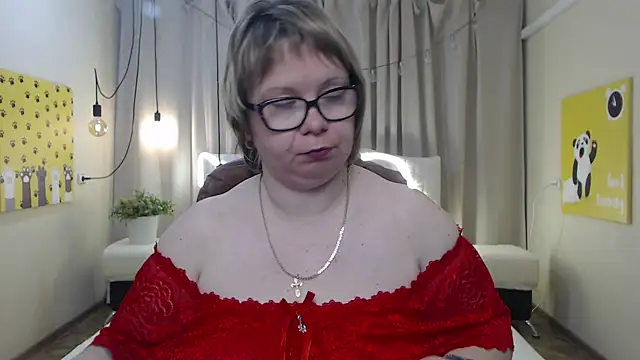 Snapshot of BonnnyBoobsy chatting on May 11, 12:06 pm BonnnyBoobsy online show from May 11, 12:06 pm