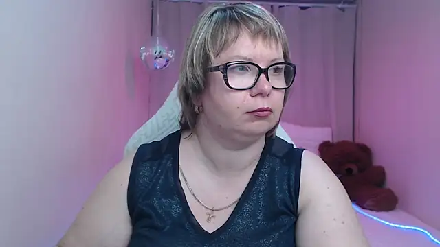 Snapshot of BonnnyBoobsy chatting on May 19, 6:59 pm BonnnyBoobsy online show from May 19, 6:59 pm