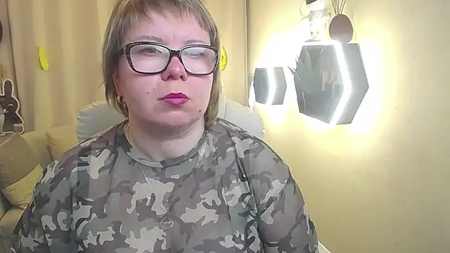 BonnnyBoobsy online show from April 13, 5:55 am