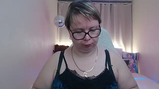 Snapshot of BonnnyBoobsy chatting on May 27, 1:57 am BonnnyBoobsy online show from May 27, 1:57 am