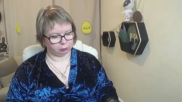 BonnnyBoobsy online show from April 11, 7:45 am