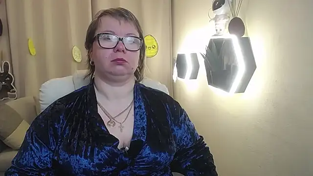 BonnnyBoobsy online show from April 12, 6:05 am