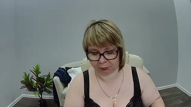Snapshot of BonnnyBoobsy chatting on July 18, 6:38 pm BonnnyBoobsy online show from July 18, 6:38 pm