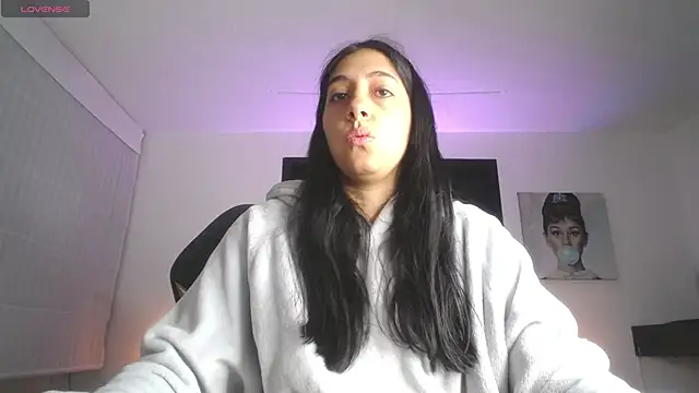 Melannyy V online show from May 27, 1:18 pm