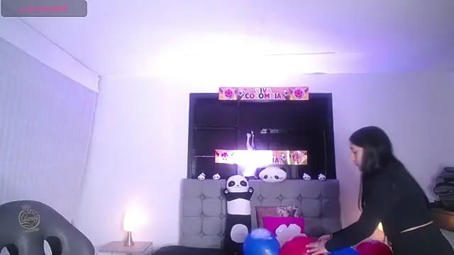 Melannyy V online show from July 4, 1:15 pm