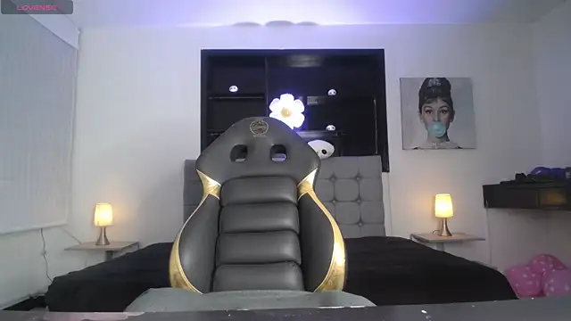 Melannyy V online show from May 14, 12:57 pm