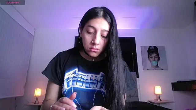 Melannyy V online show from May 18, 1:05 pm