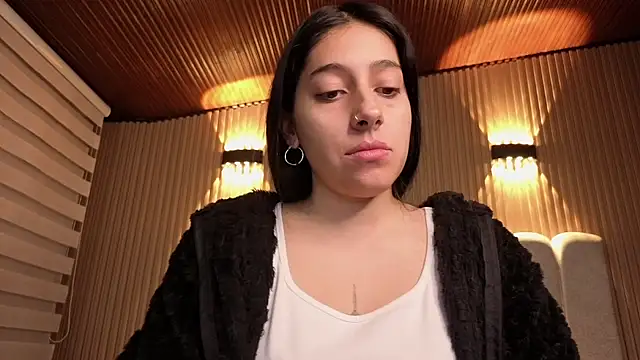 Melannyy V online show from April 8, 1:01 pm