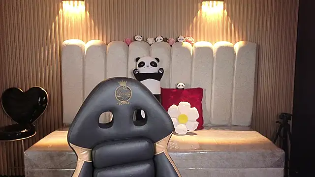 Melannyy V online show from July 19, 12:24 pm