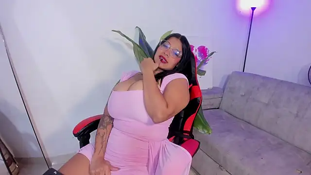 Snapshot of Megan_hugeboobs chatting on July 10, 1:55 pm Megan hugeboobs online show from July 10, 1:55 pm