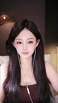 Snapshot of Anne-w chatting on April 6, 8:48 am Anne-w online show from April 6, 8:48 am