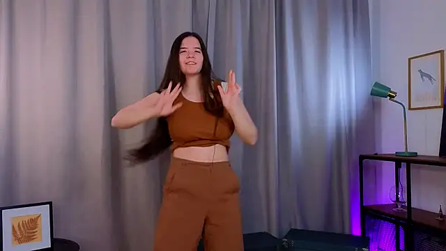 Snapshot of EnidCadarette chatting on March 28, 2:40 pm EnidCadarette online show from March 28, 2:40 pm