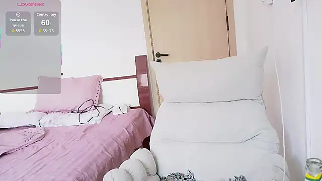 yueyue-99 online show from June 1, 8:14 am