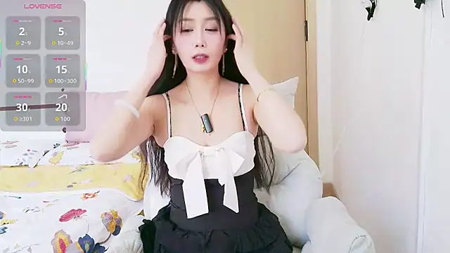 yueyue-99 online show from May 8, 5:44 am