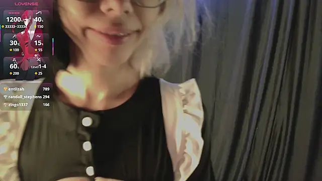 Layla Muur online show from April 24, 2:19 pm