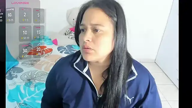 Snapshot of Atenea_19_ chatting on June 18, 1:04 am Atenea 19 online show from June 18, 1:04 am