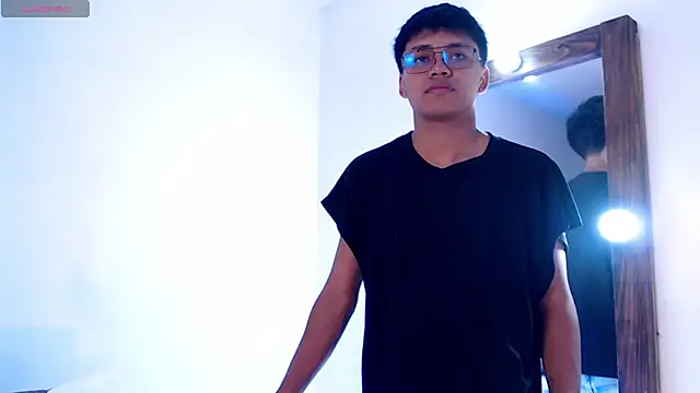 thiagosterling online show from April 22, 11:44 pm