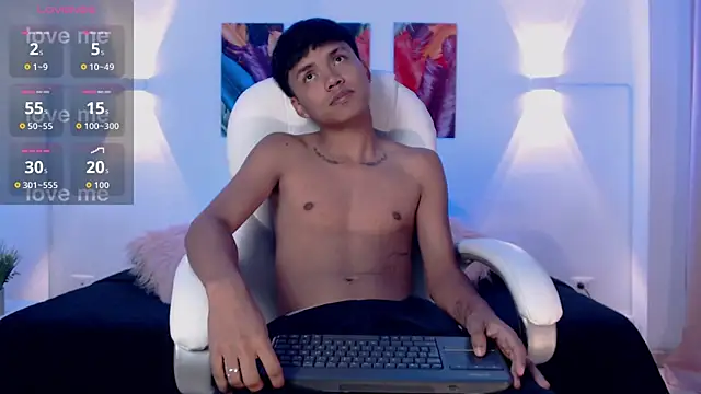 thiagosterling online show from April 6, 11:17 pm