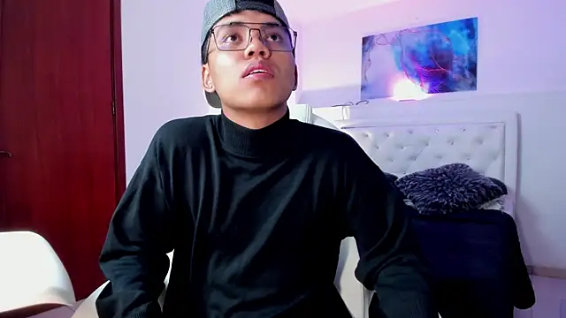 thiagosterling online show from April 29, 11:55 pm